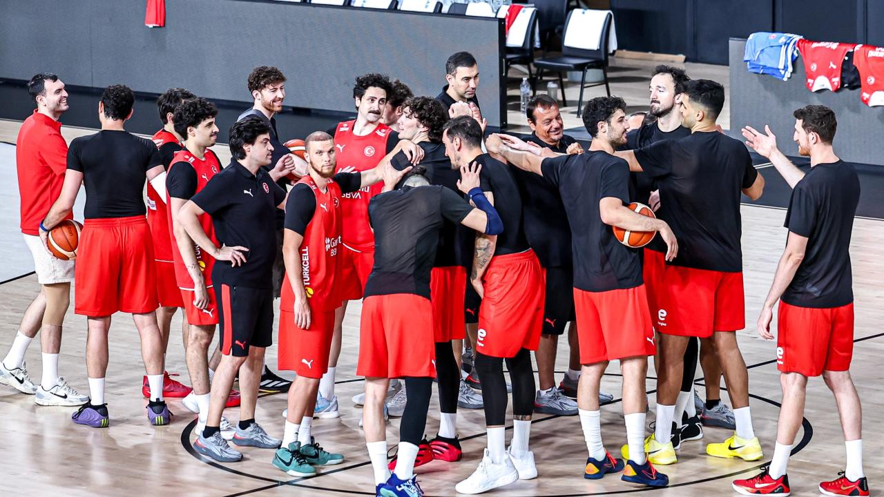 12 Dev Adam, FIBA'da Zirveyi Elde Tutuyor