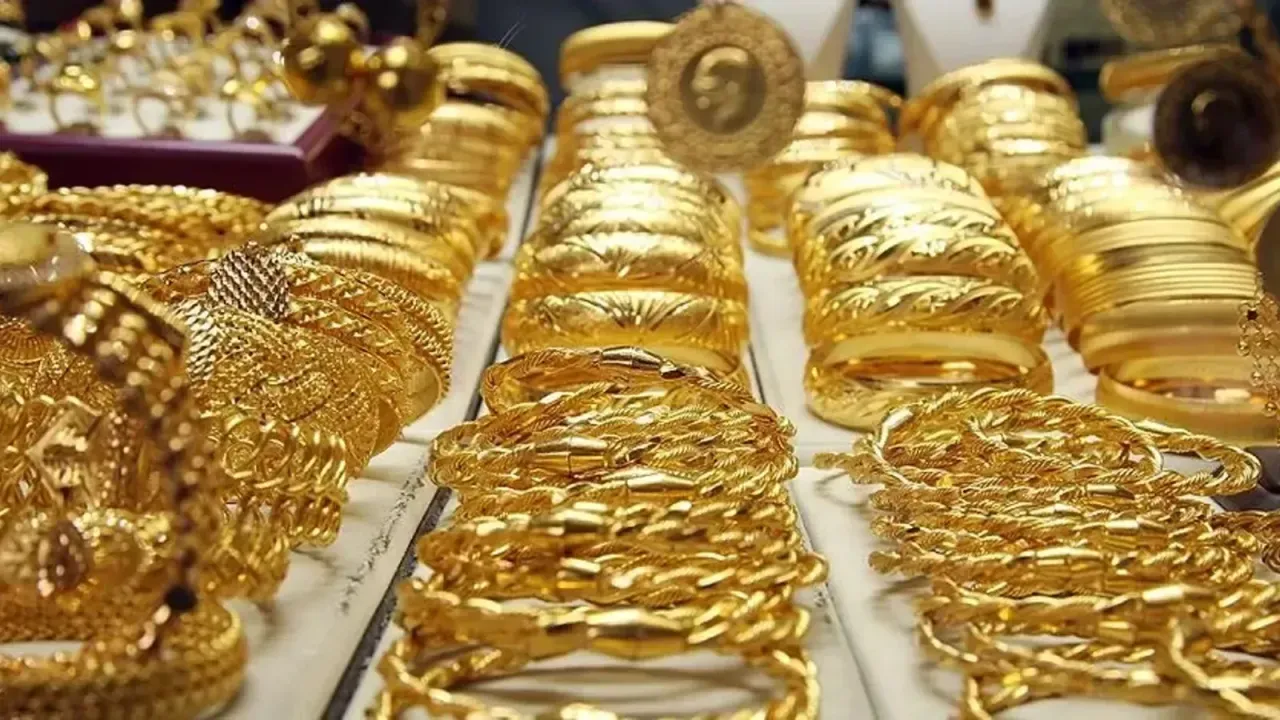 Altın Fiyatları Rekor Kırdı: 7.000 TL'yi Aştı