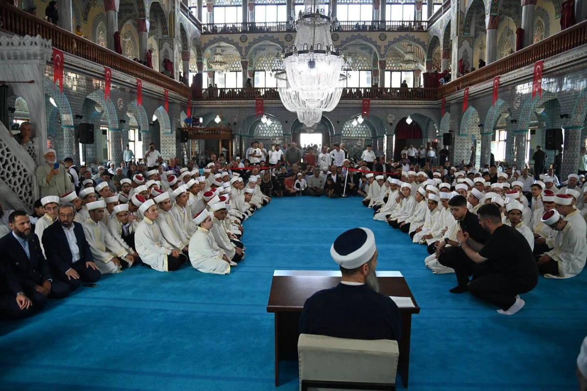 Of'ta Hafızlık İcazet Töreni Coşkuyla Gerçekleştirildi