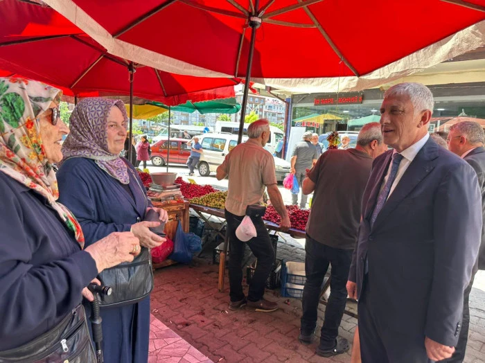 Of Pazar Alanı'nda Başkan Sarıalioğlu'ndan Esnaf ve Vatandaşlarla Buluşma