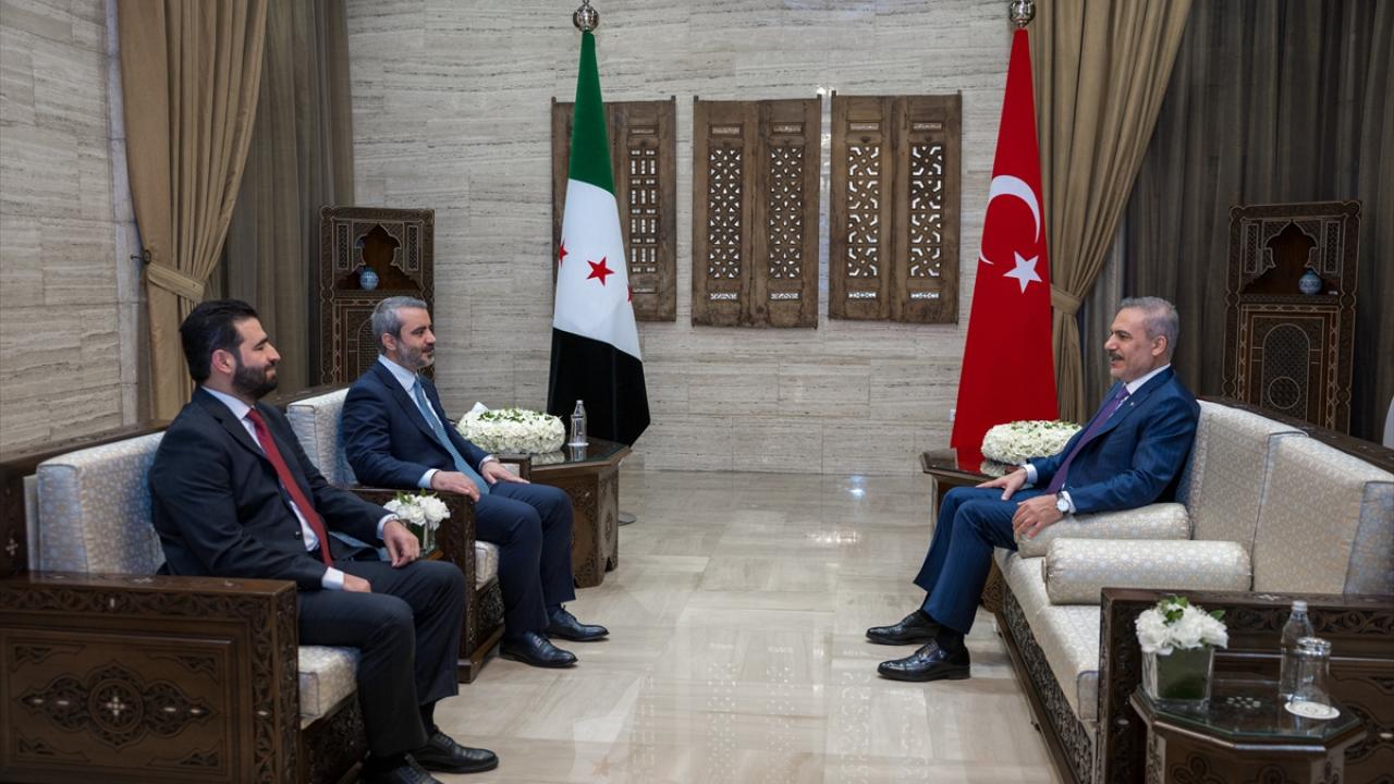 Bakan Fidan, Şam'da Suriye Yetkilileriyle Bir Araya Geldi